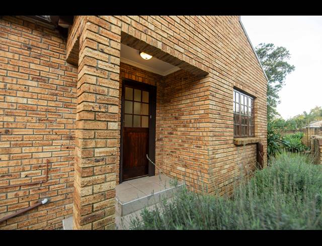 2 BEDROOM TOWNHOUSE FOR SALE IN GLENROY PARK